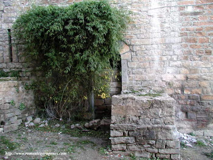 DETALLE DE L APORTADA SUR  ENTRE CONTRAFUERTES